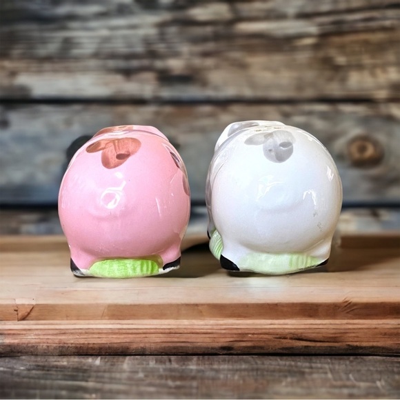 🍄Sweet Piggys Salt and Pepper Shakers - Picture 2 of 6